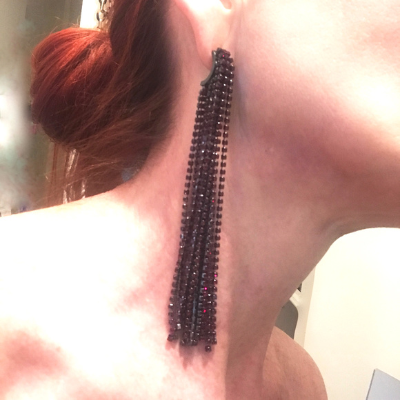 Gun ton Red Crystal Linear Drop Earrings X Long - Picture 1 of 4